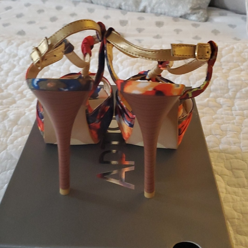 Shoes - Picture 3 of 6